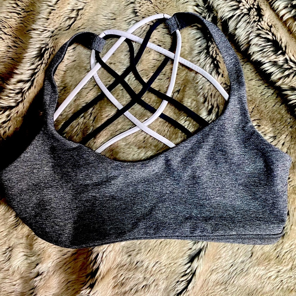 Lululemon free to be wild bra Heather grey sz 6